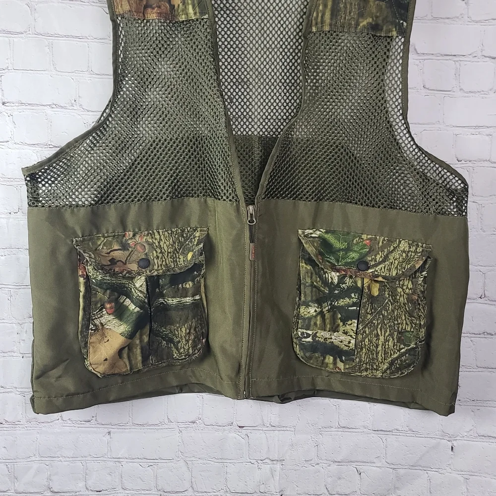 MossyOak Break-Up Infinity Outdoor Sports Vest. Men's XL/2XL Green Camo